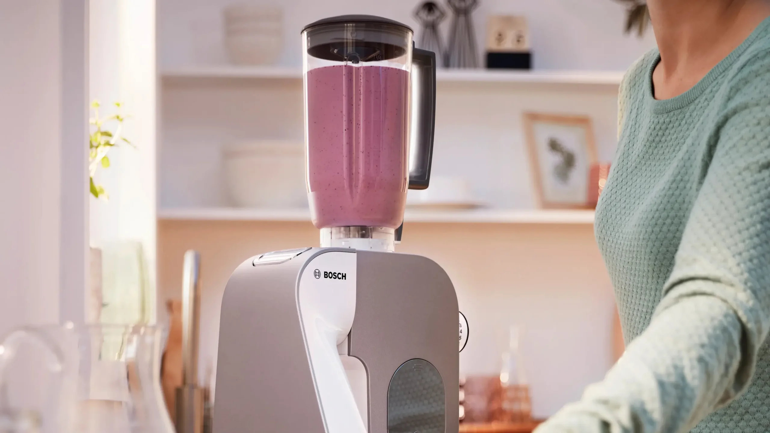Serie 4 Keukenmachine met weegschaal en timer MUM 5 1000 W Wit, Champagne