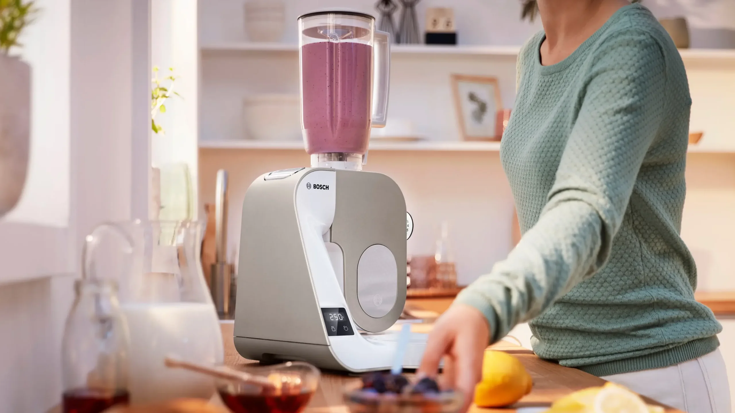 Serie 4 Keukenmachine met weegschaal en timer MUM 5 1000 W Wit, Champagne