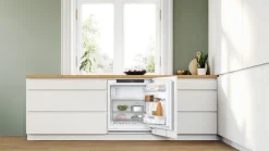Serie 6 Onderbouw koelkast met vriesvak 82 x 59.8 cm Vlakscharnier met SoftClose