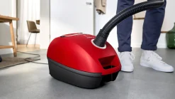 Serie 4 Stofzuiger met zak ProAnimal Rood