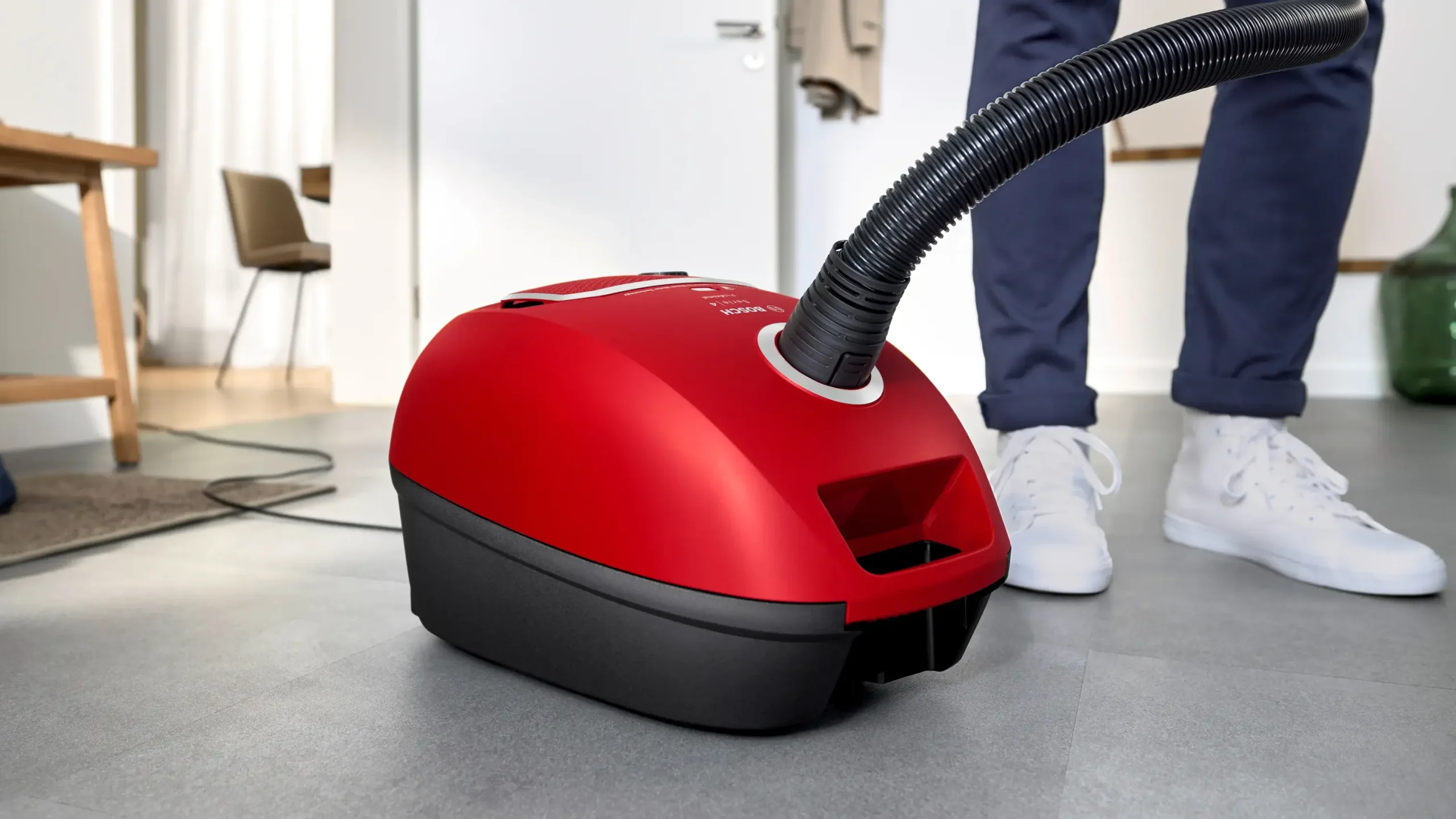 Serie 4 Stofzuiger met zak ProAnimal Rood